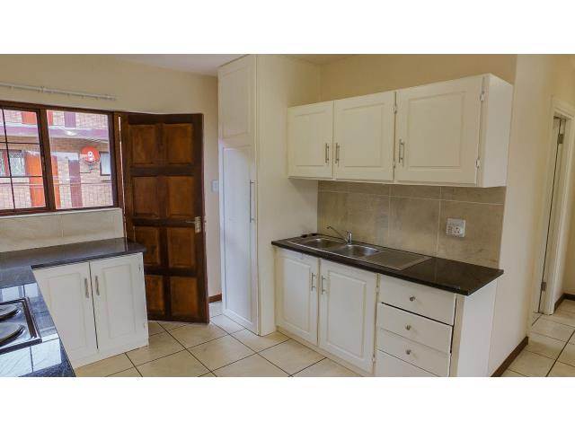 2 Bed Apartment in Howick photo number 5