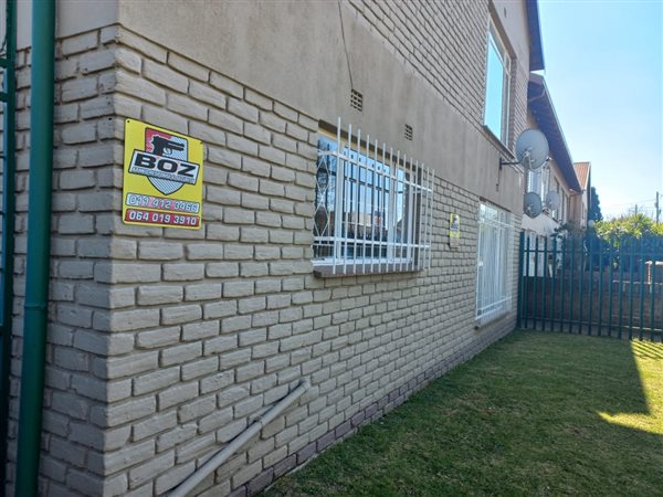 2 Bed Apartment in Randfontein Central
