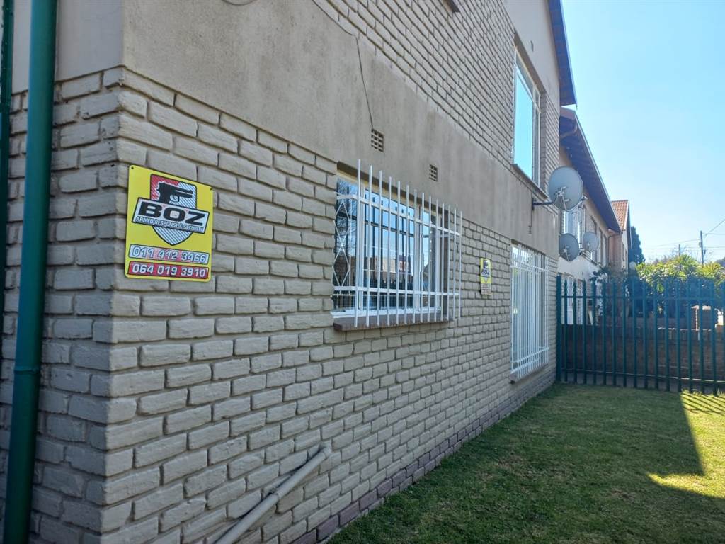 2 Bed Apartment in Randfontein Central photo number 17