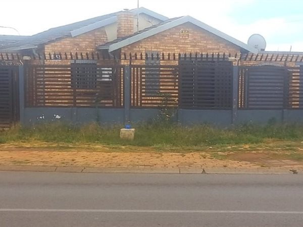 4 Bedroom House 4 Bedroom House