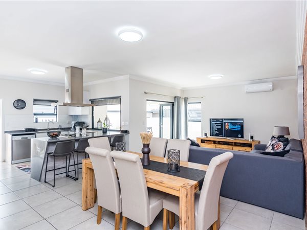3 Bedroom Townhouse 3 Bedroom Townhouse