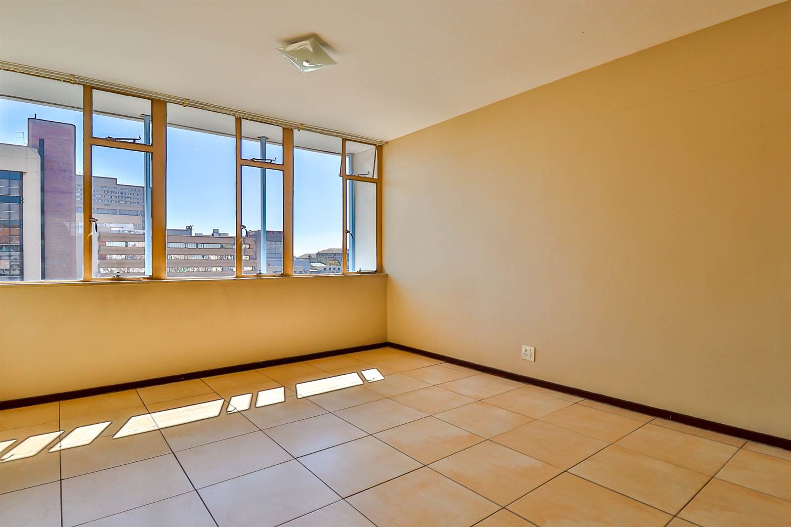 Studio Apartment in Braamfontein photo number 7