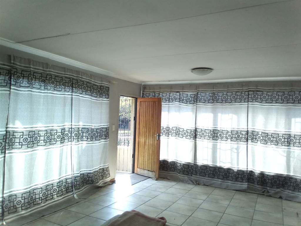 3 Bed House in Harrismith photo number 13