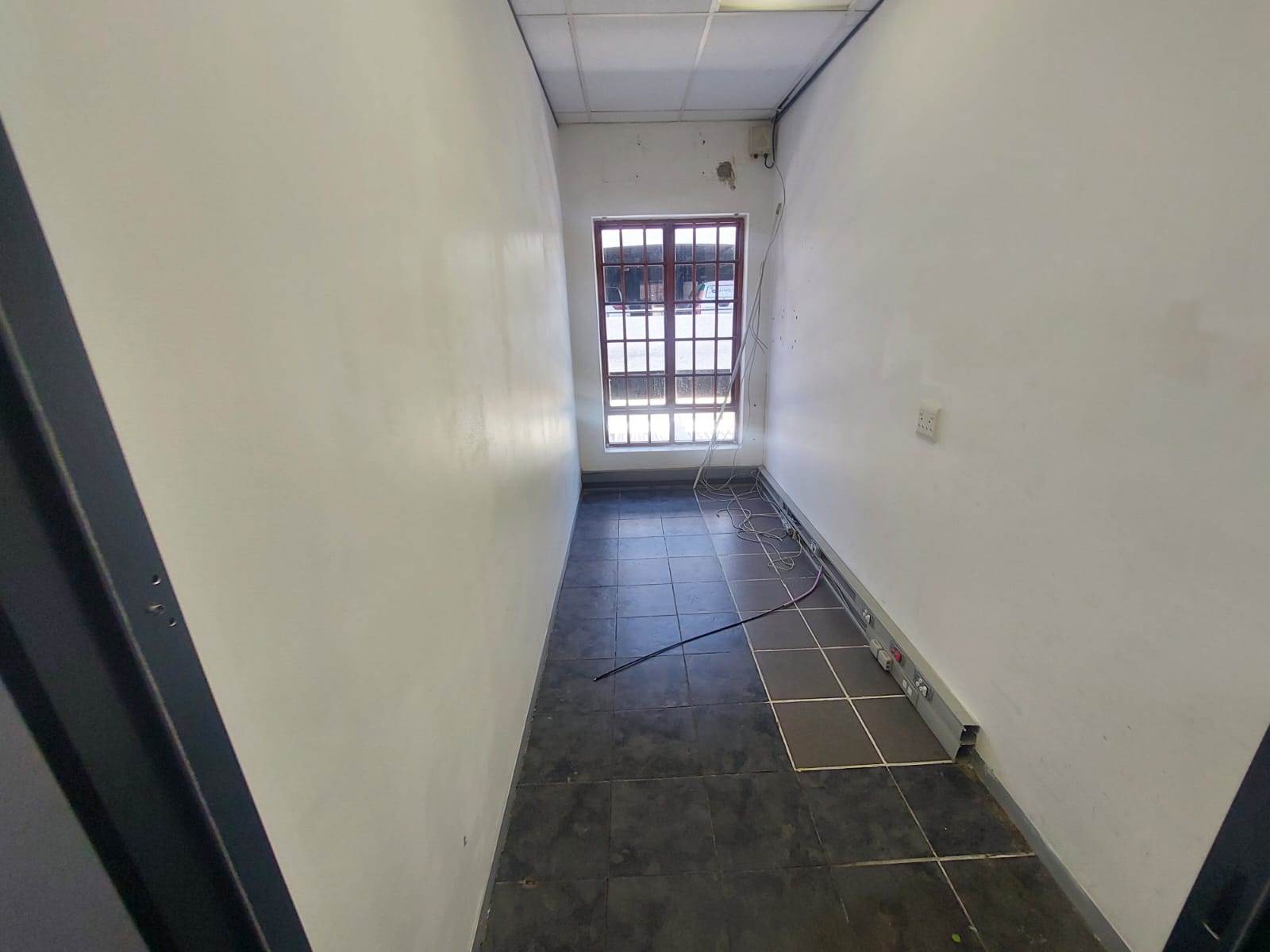 350  m² Commercial space in Westville photo number 9