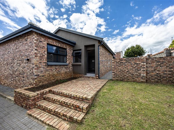 3 Bedroom Townhouse 3 Bedroom Townhouse