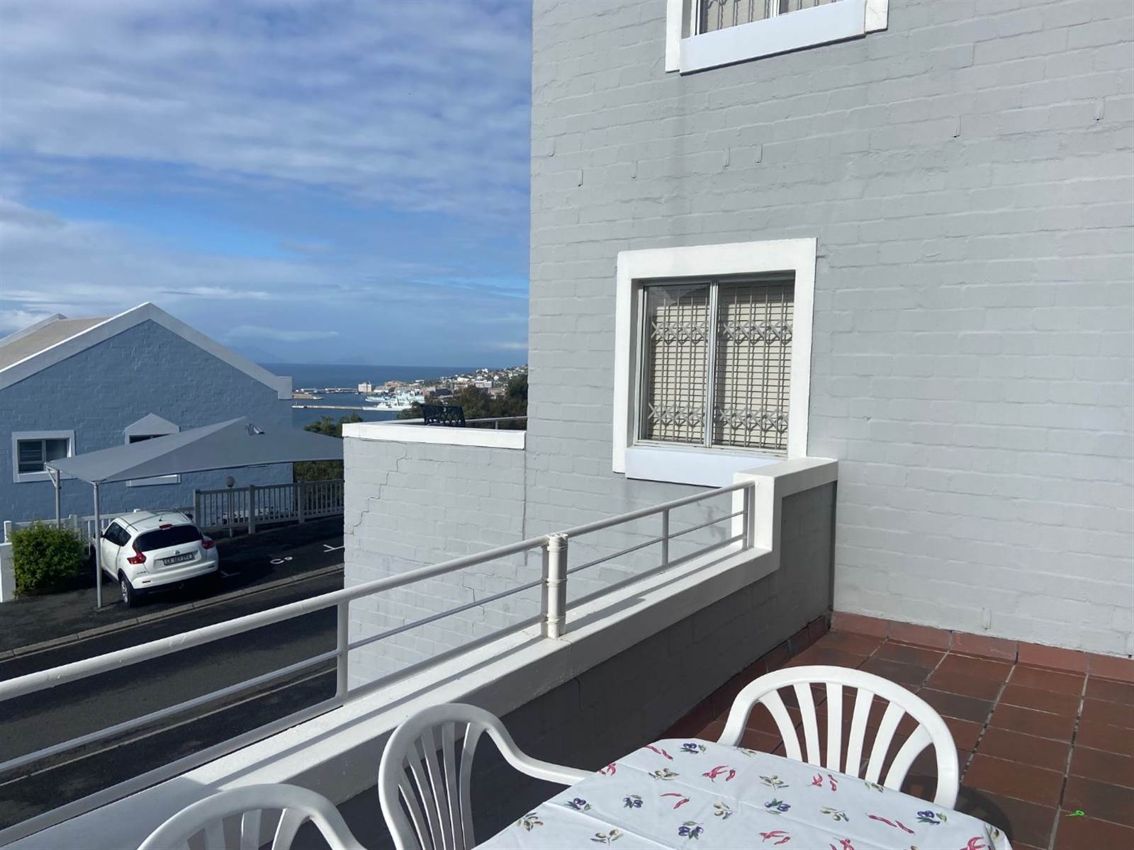 1 Bed Apartment in Simons Town photo number 2