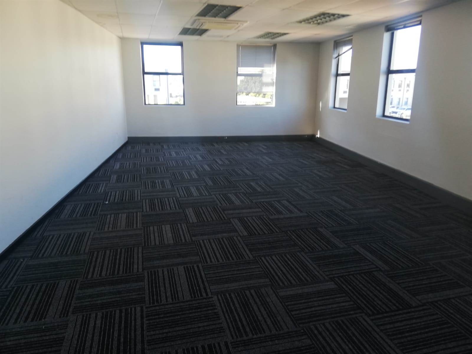 710  m² Office Space in Century City photo number 11