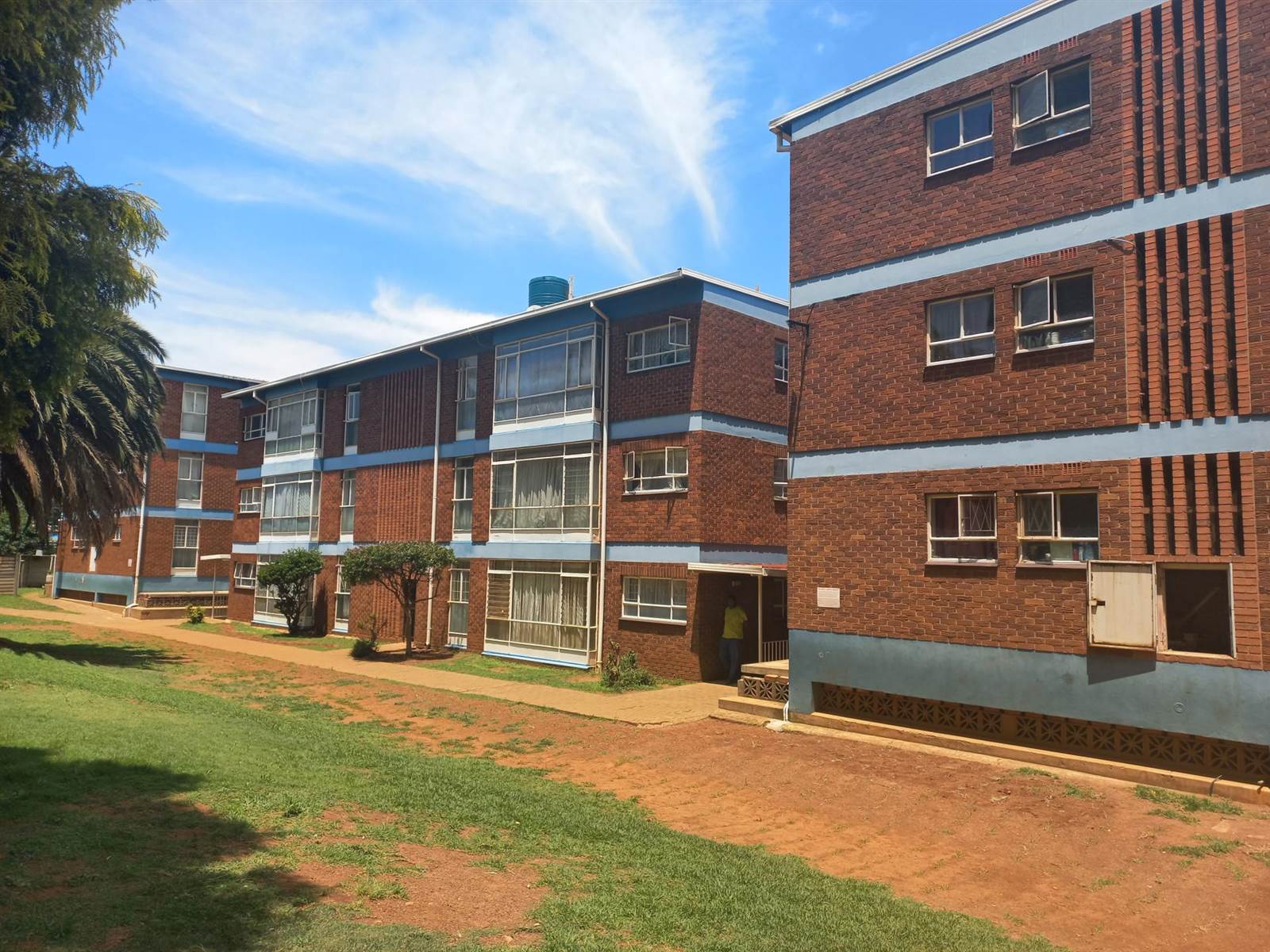 2 Bed Apartment in Kempton Park Central photo number 4