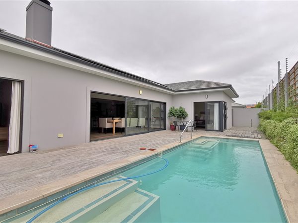 4 Bedroom Townhouse 4 Bedroom Townhouse