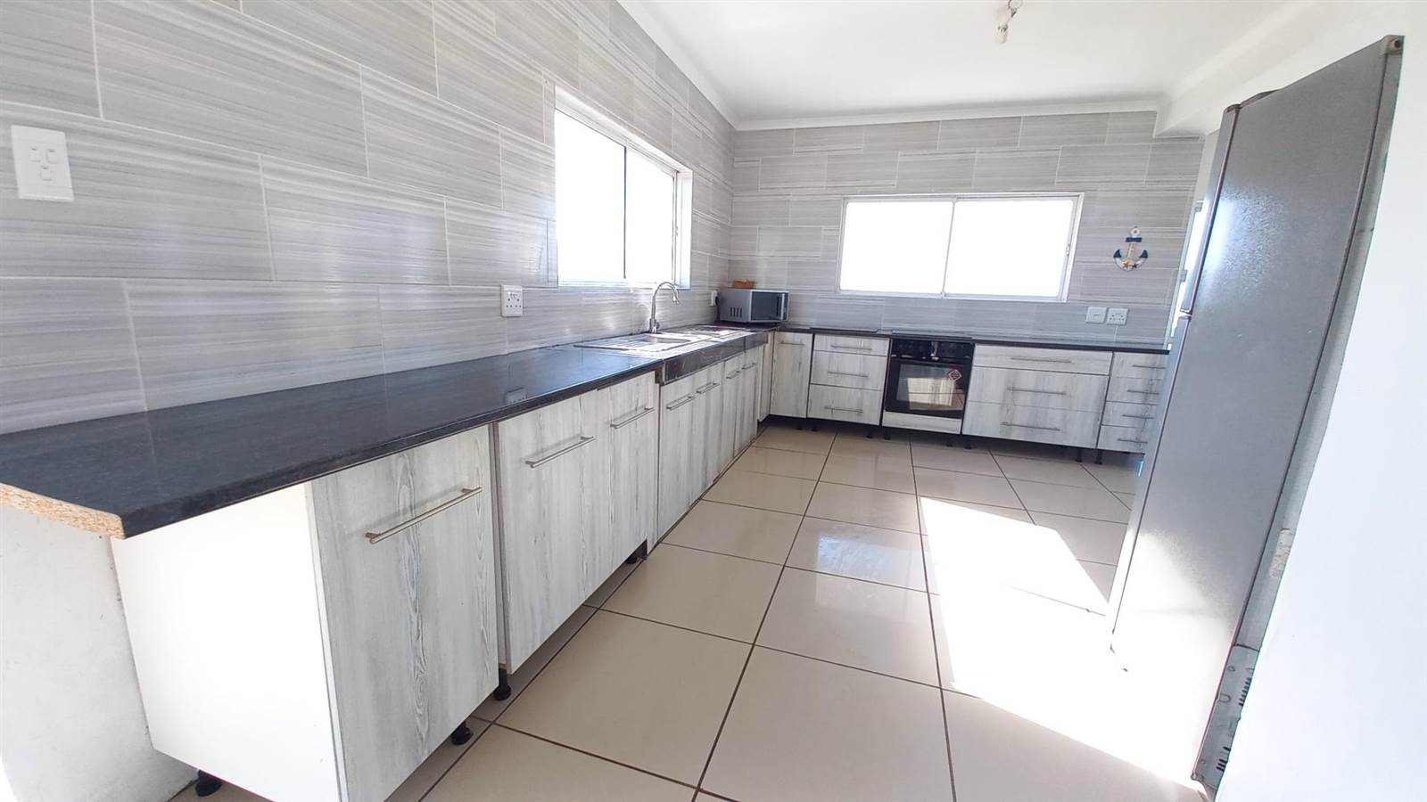 4 Bed House in Agulhas photo number 4