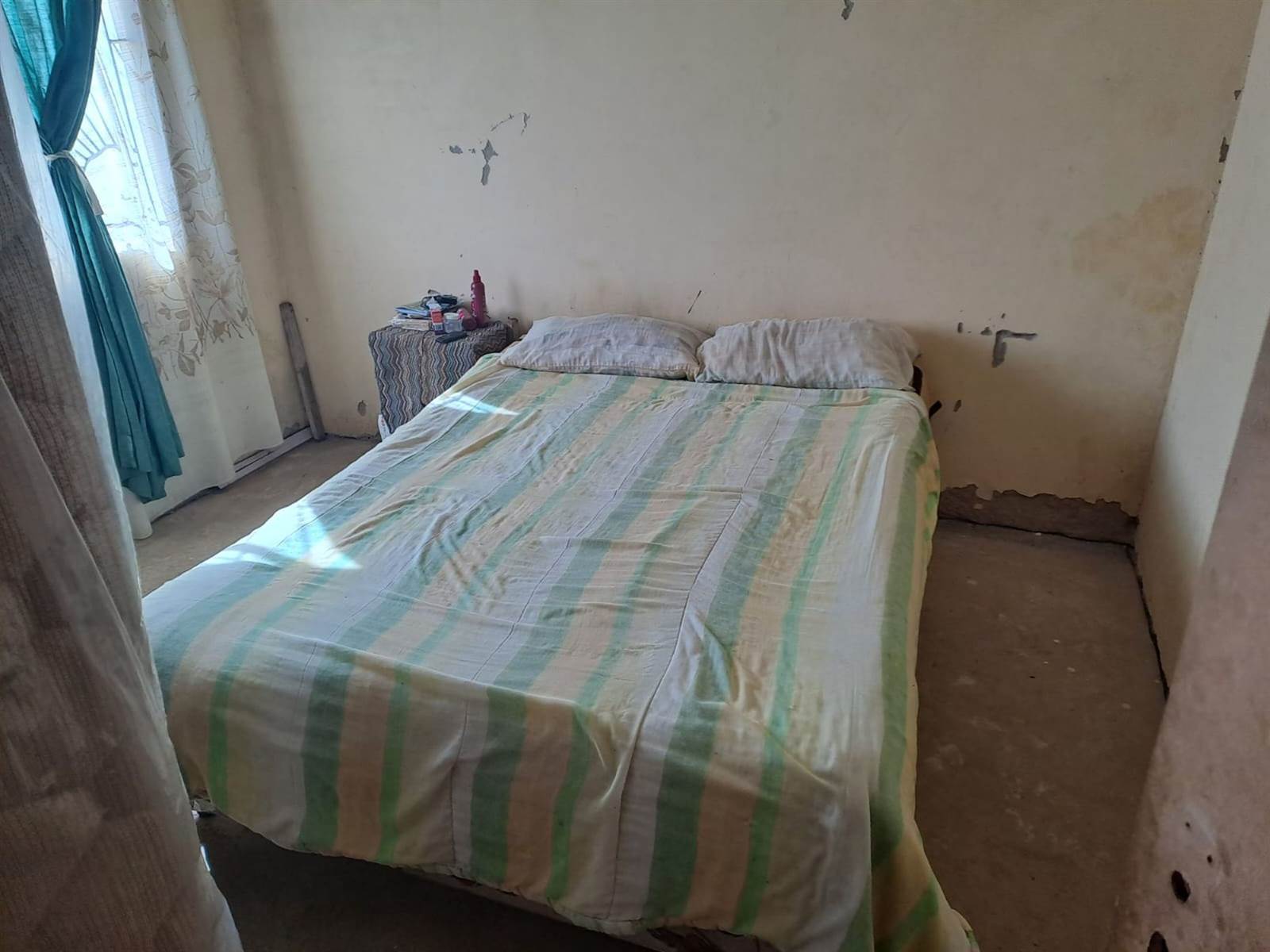 2 Bed House in Thabong photo number 5