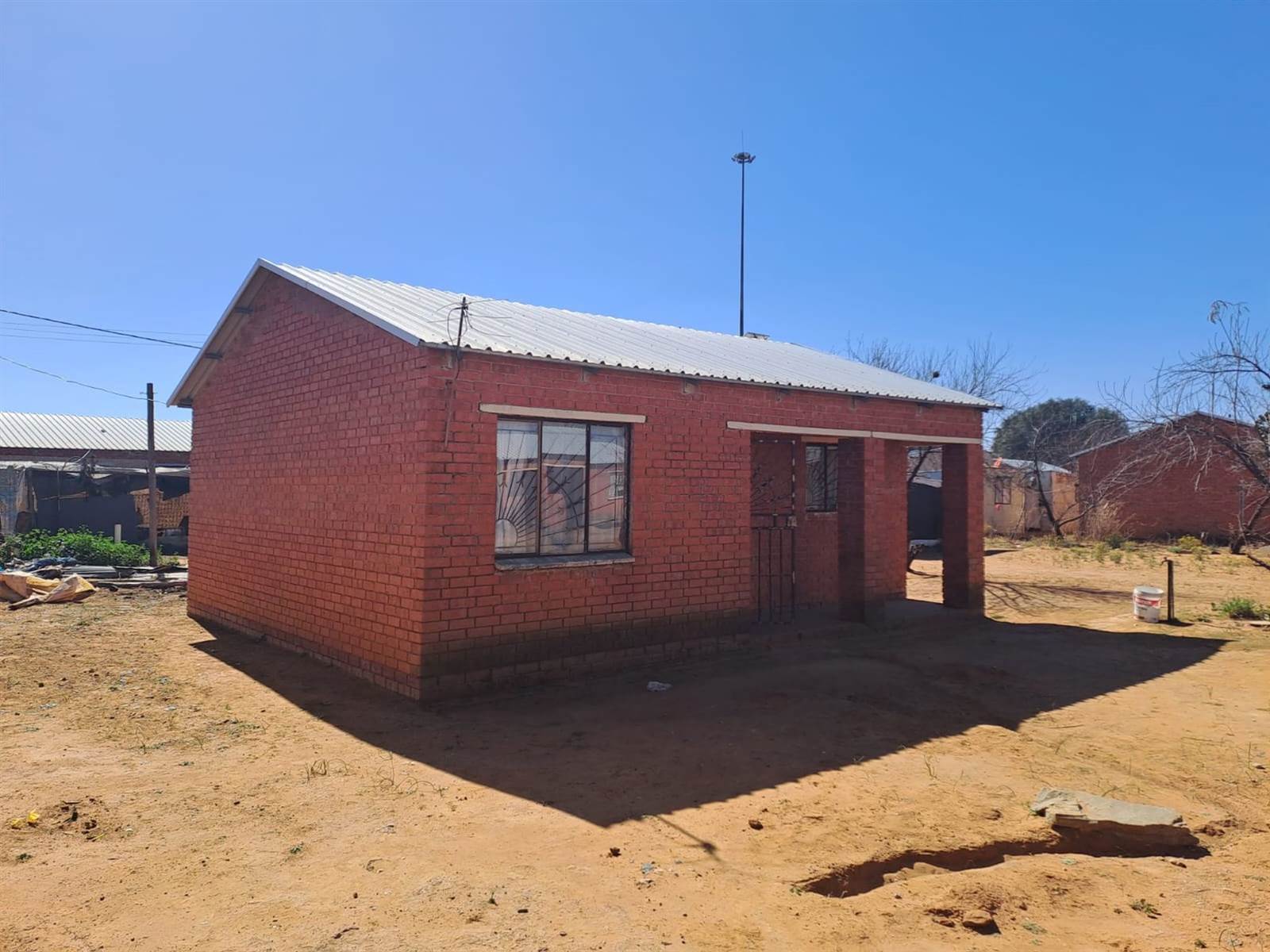 2 Bed House in Thabong photo number 1