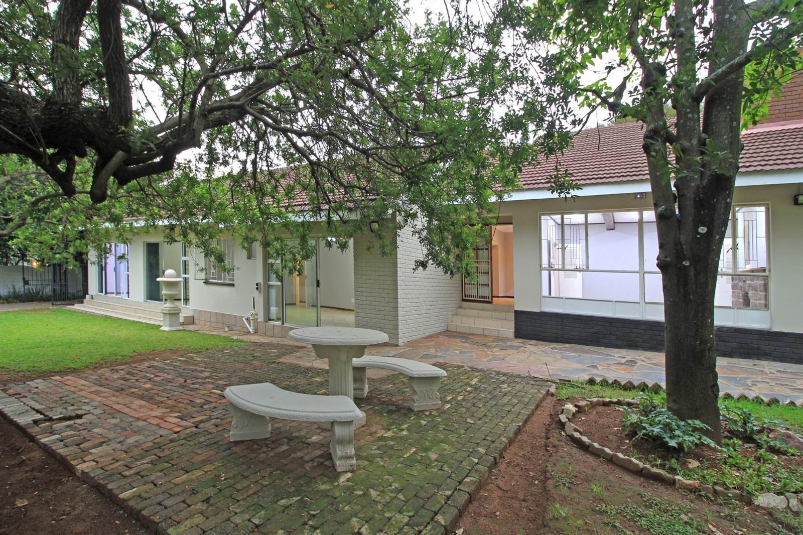 7 Bed House in Bryanston photo number 1