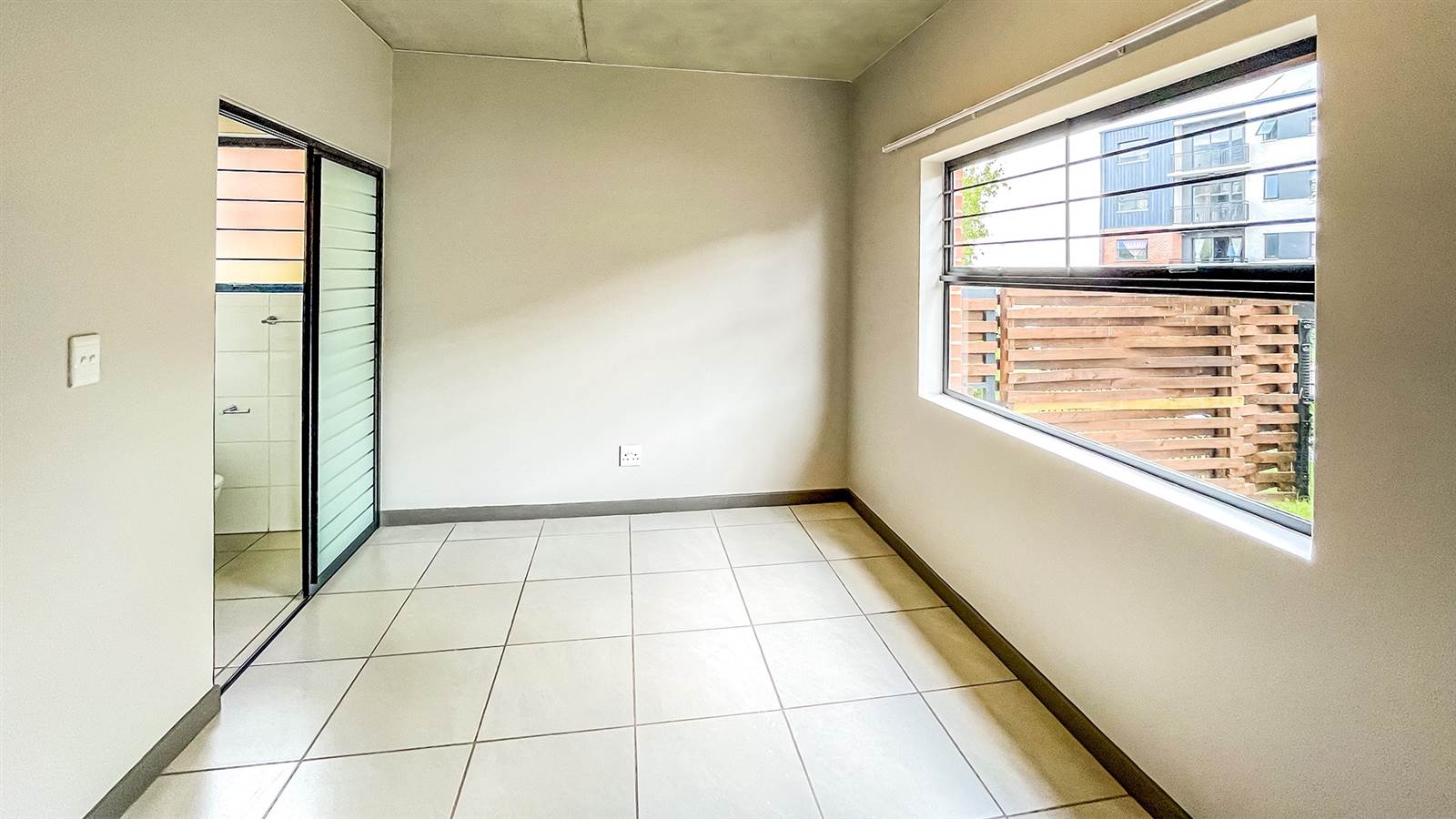 3 Bed Apartment in Kyalami photo number 6