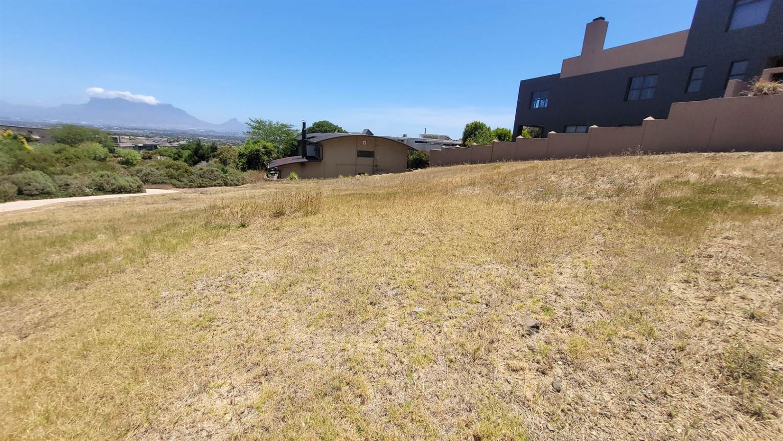 844 m² Land available in Baronetcy Estate photo number 2