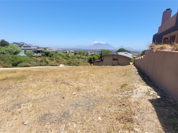 844 m² Land available in Baronetcy Estate