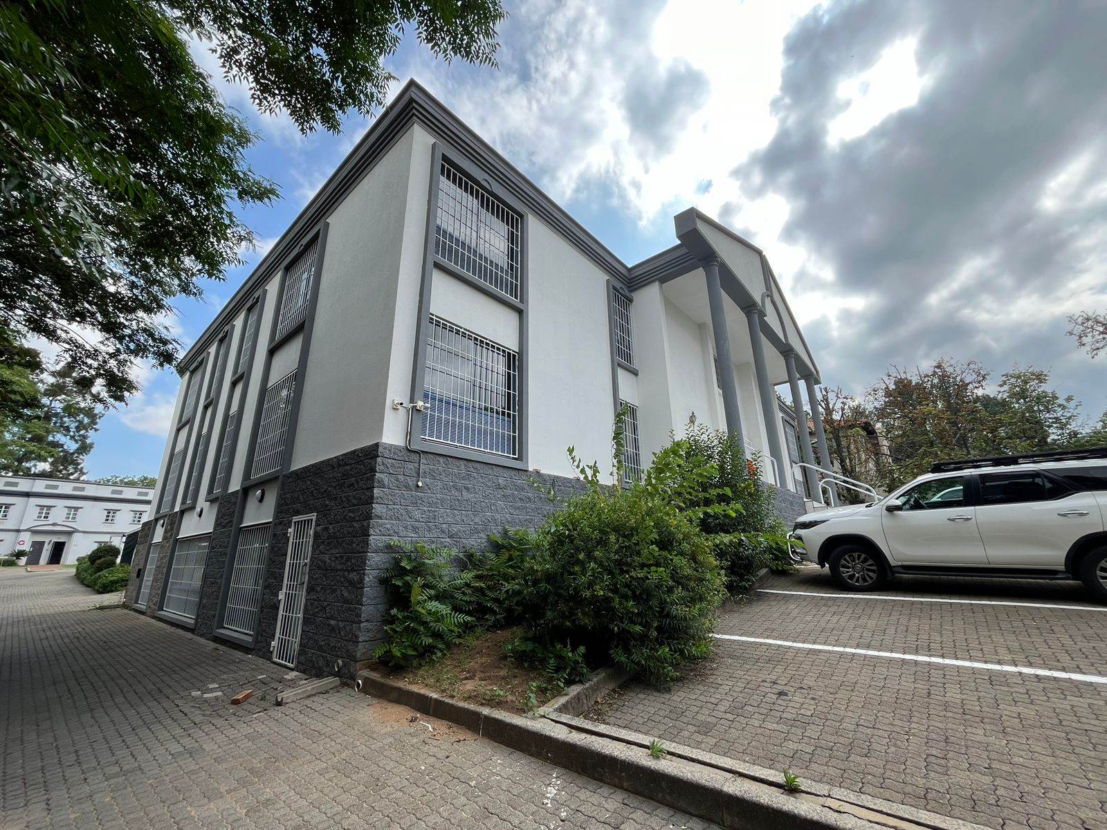 1000  m² Commercial space in Rivonia photo number 1