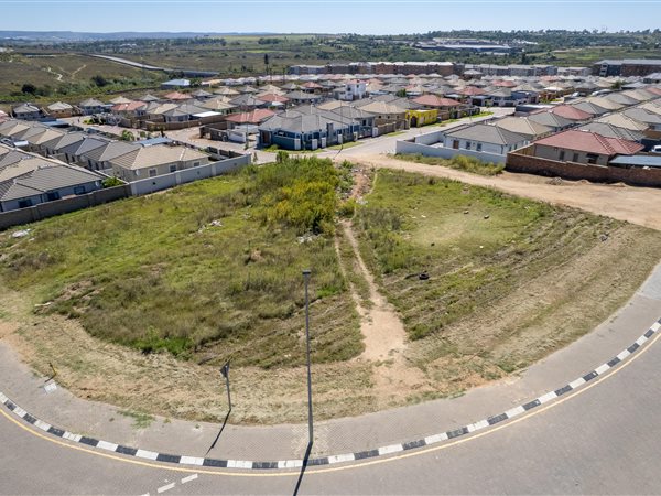 2489 m² Land available in Fourways