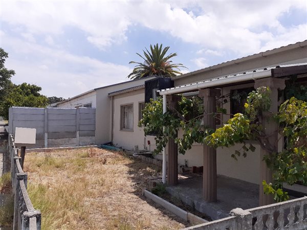 3 Bed Townhouse in Groenvallei