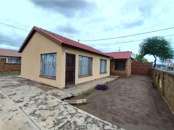 5 Bedroom House 5 Bedroom House