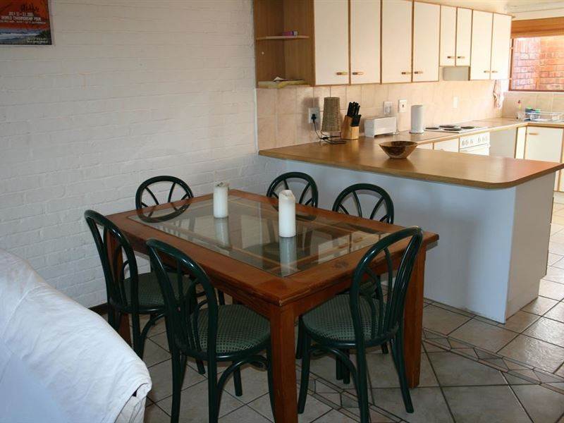 2 Bed Townhouse in Jeffreys Bay photo number 5