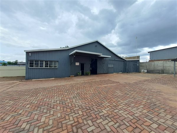 460 m² Industrial space 460 m² Industrial space