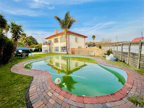 4 Bedroom House 4 Bedroom House