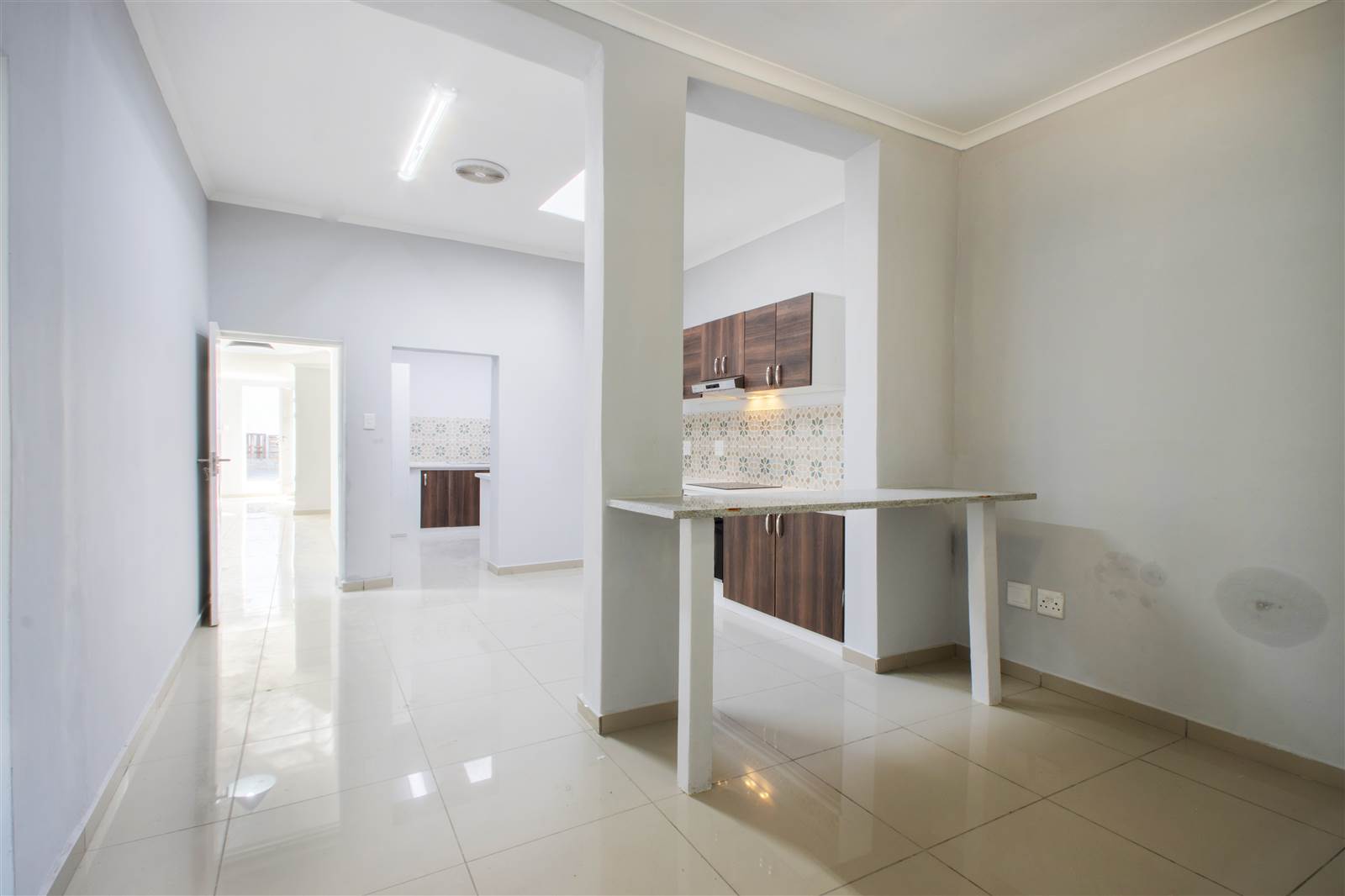 3 Bed Townhouse in Strand Central photo number 5