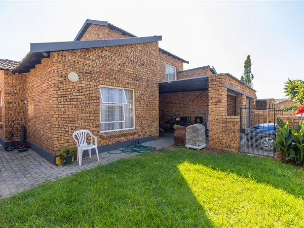 3 Bedroom Townhouse 3 Bedroom Townhouse