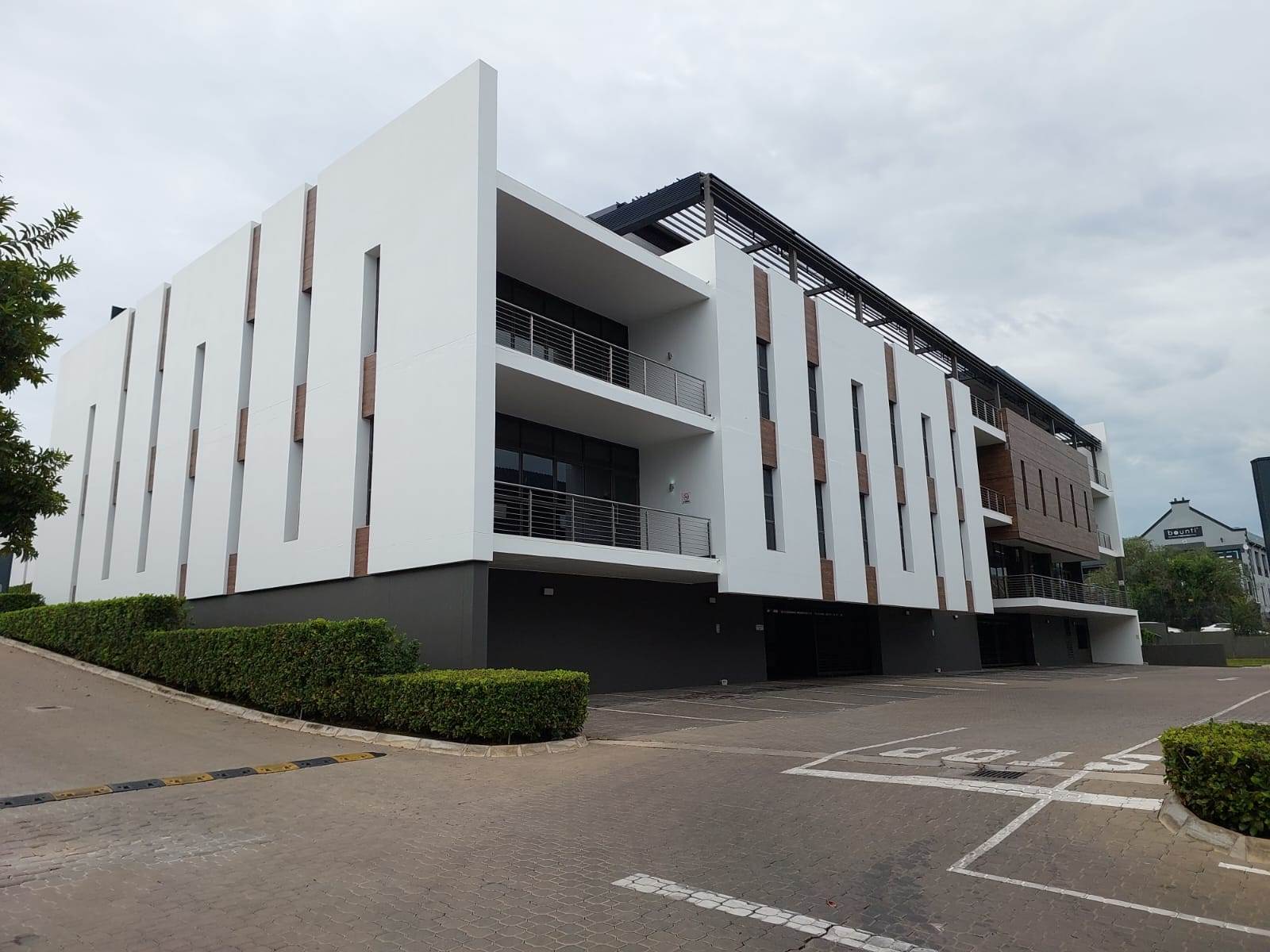 2501  m² Commercial space in Bryanston photo number 1