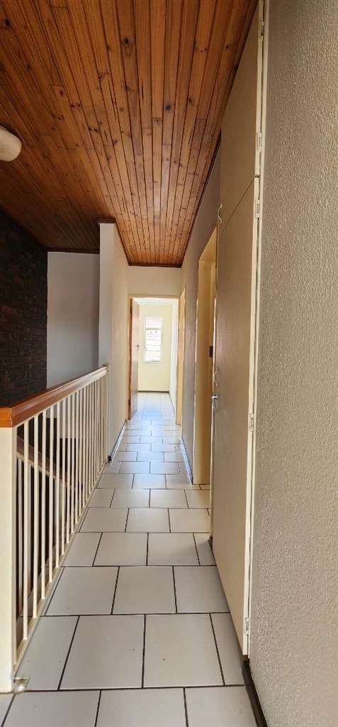 3 Bed Townhouse in Sinoville photo number 5