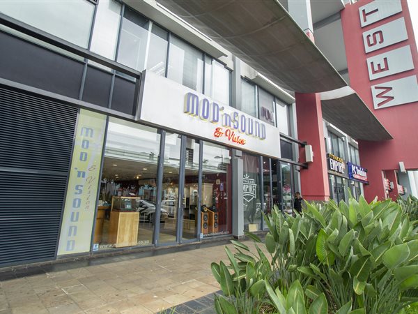 176  m² Retail Space