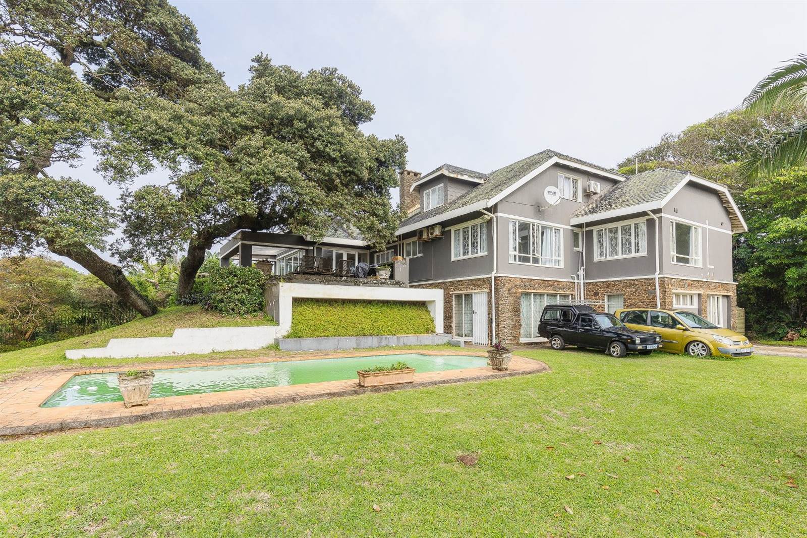6 Bed House in Umtentweni photo number 1