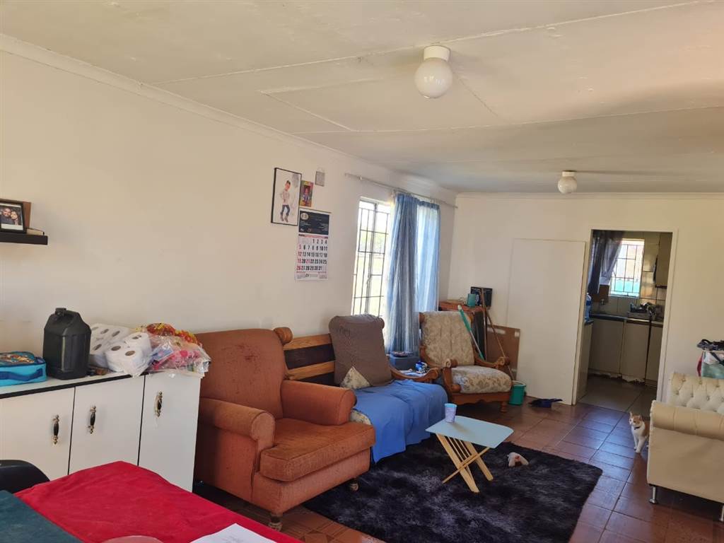 3 Bed House in Lenasia South photo number 4