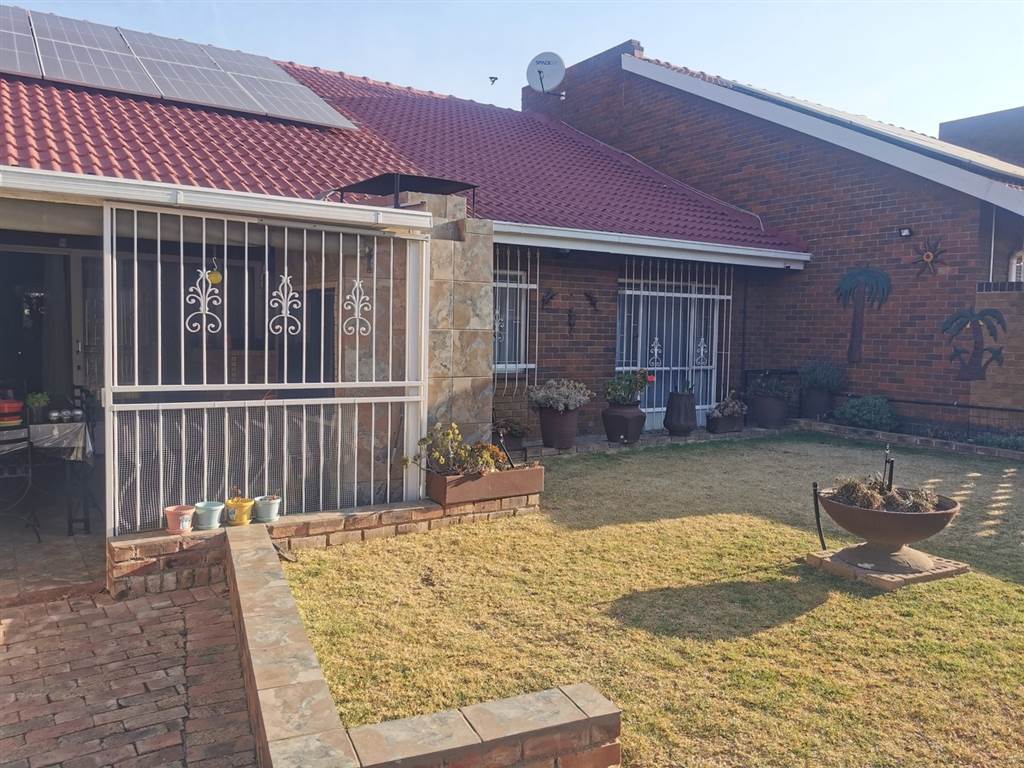 3 Bedroom Townhouse 3 Bedroom Townhouse