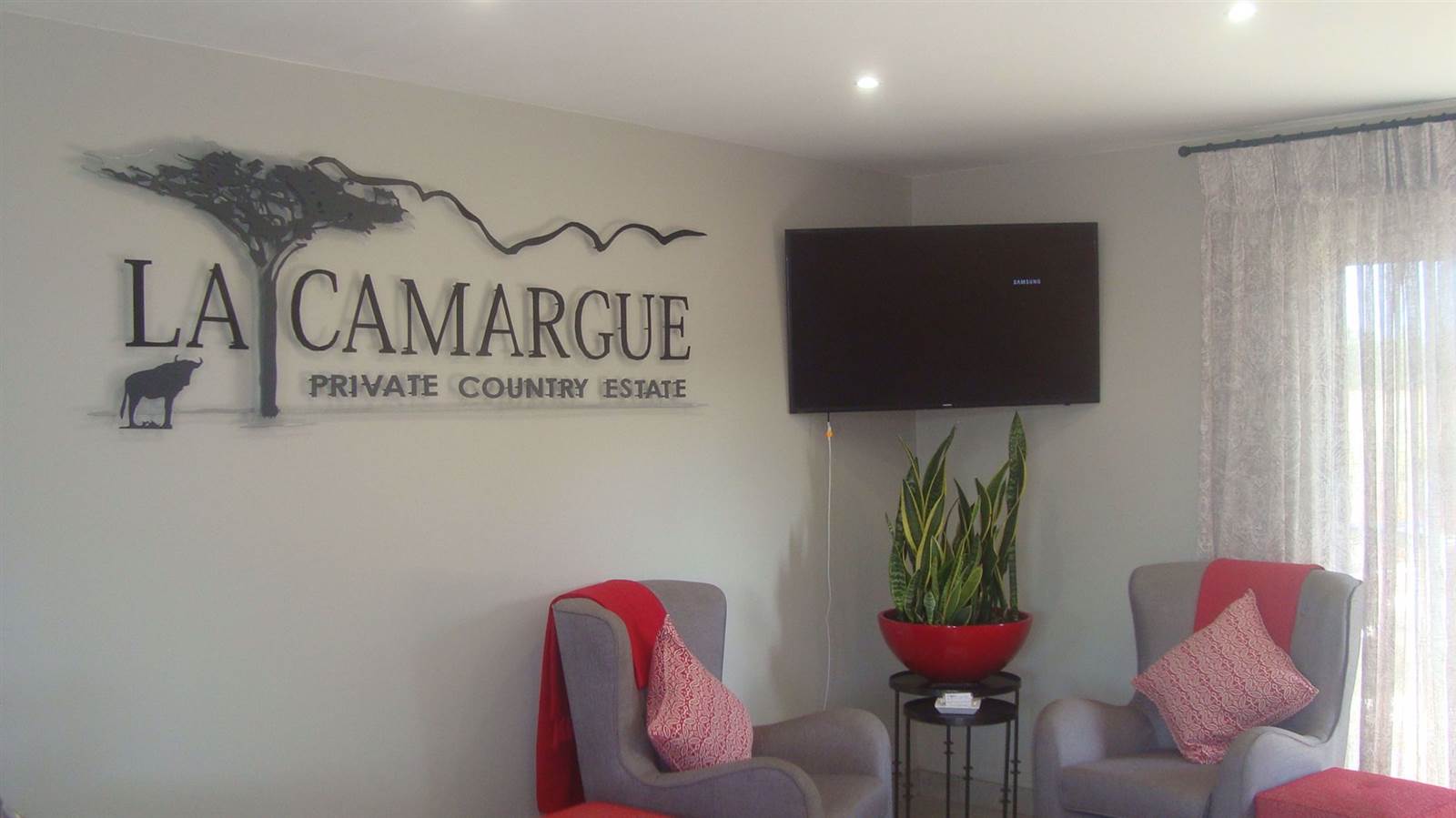 1690 m² Land available in La Camargue photo number 2