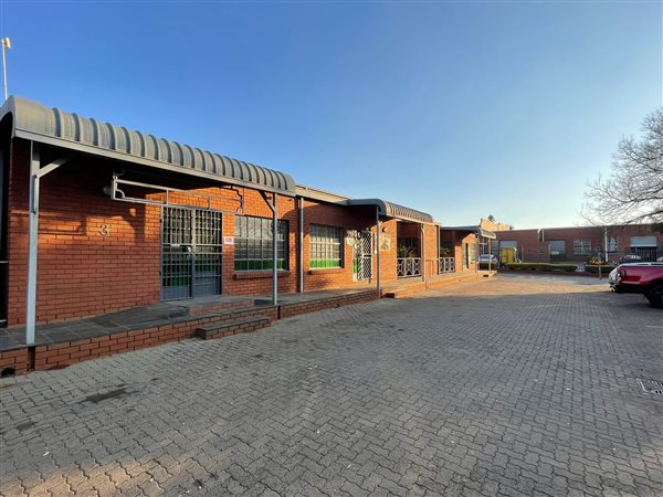 290  m² Industrial space