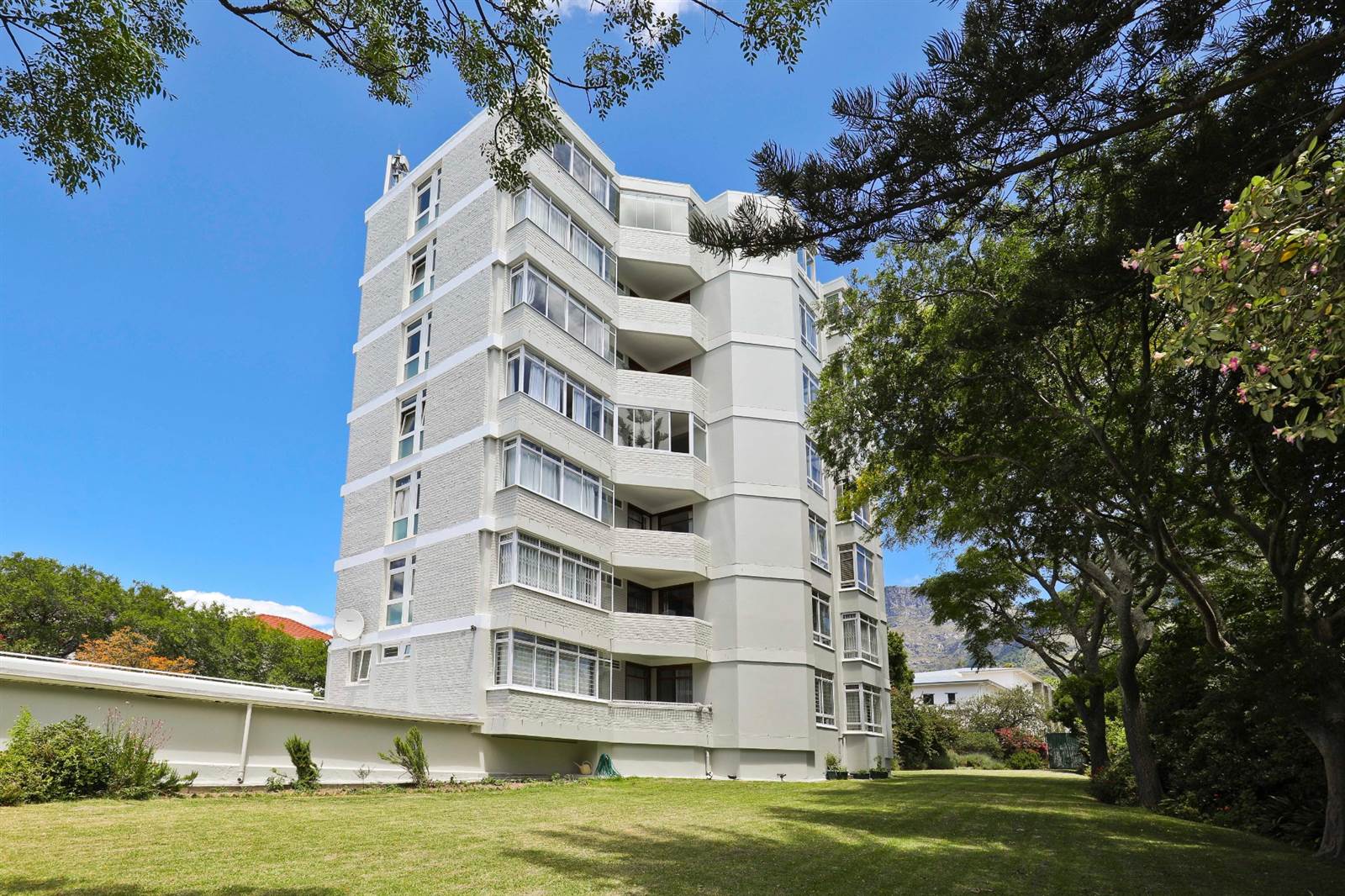 3 Bed Penthouse in Rondebosch photo number 21