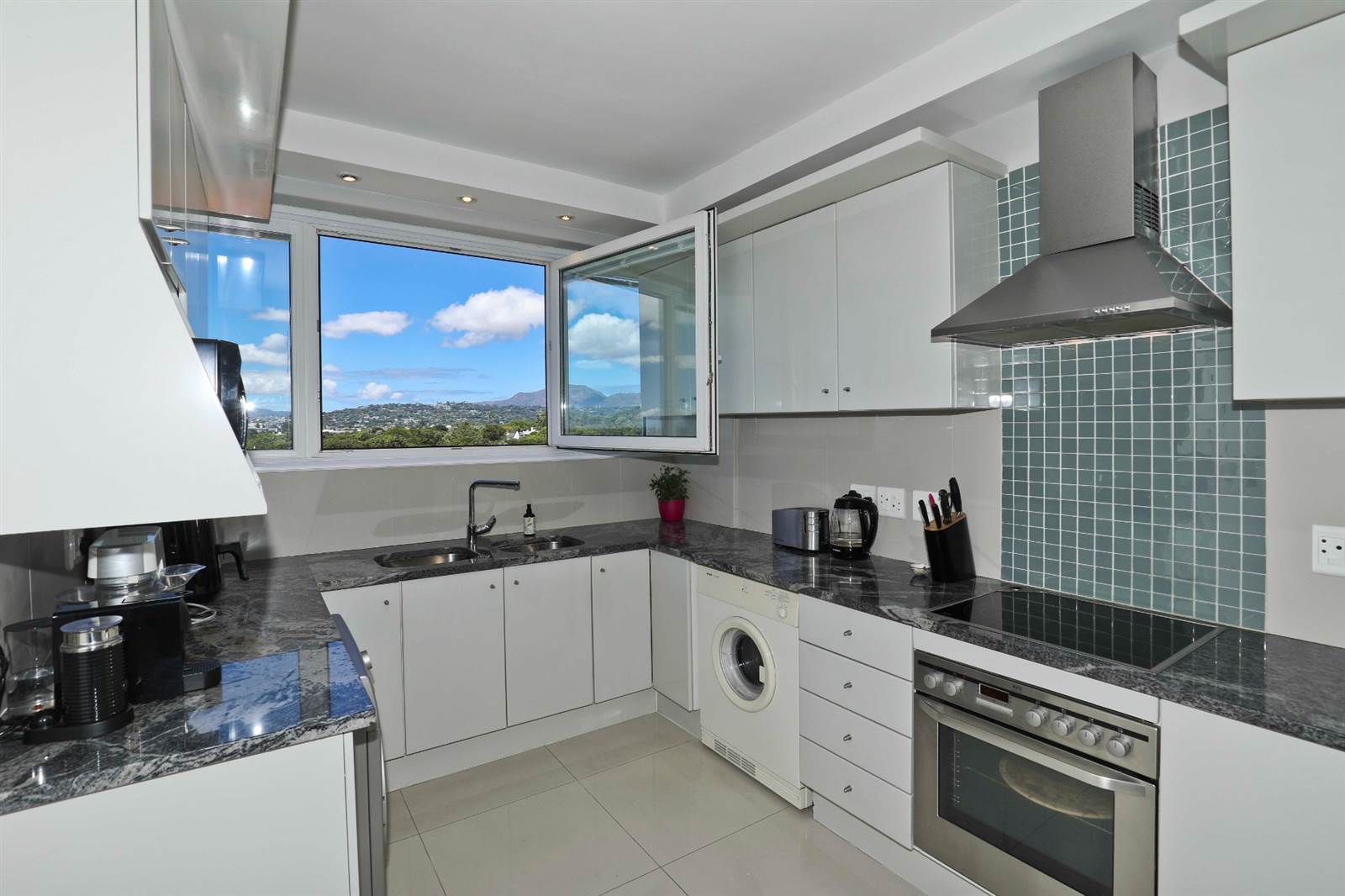 3 Bed Penthouse in Rondebosch photo number 9