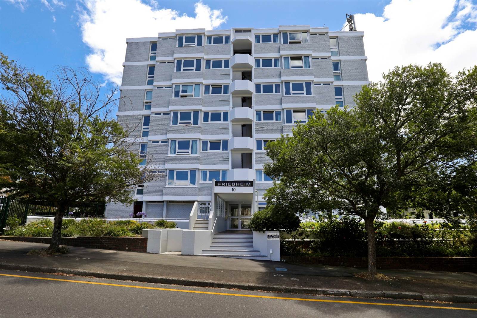 3 Bed Penthouse in Rondebosch photo number 1