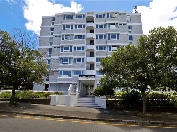 3 Bed Penthouse in Rondebosch