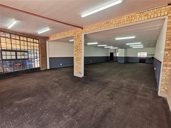 169  m² Commercial space