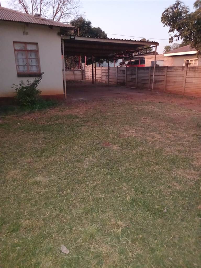 3 Bed House in Louis Trichardt photo number 11