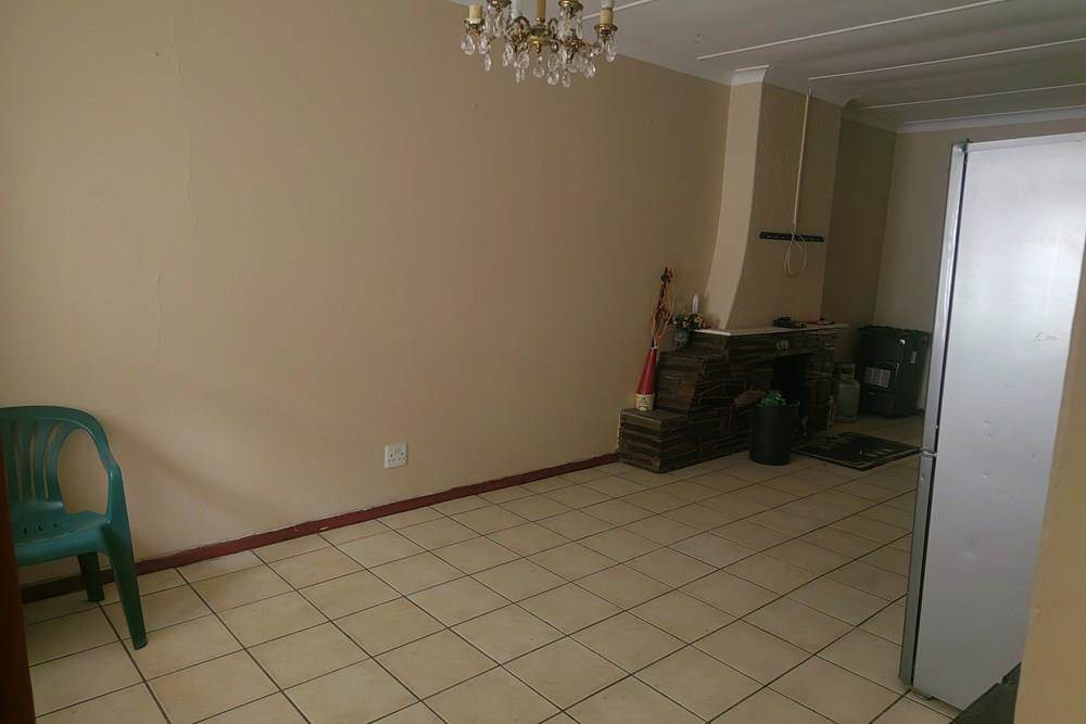 6 Bed House in Arcon Park photo number 3