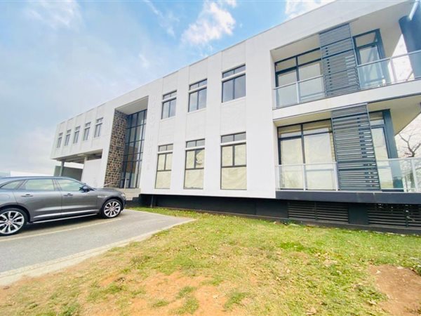 144  m² Commercial space