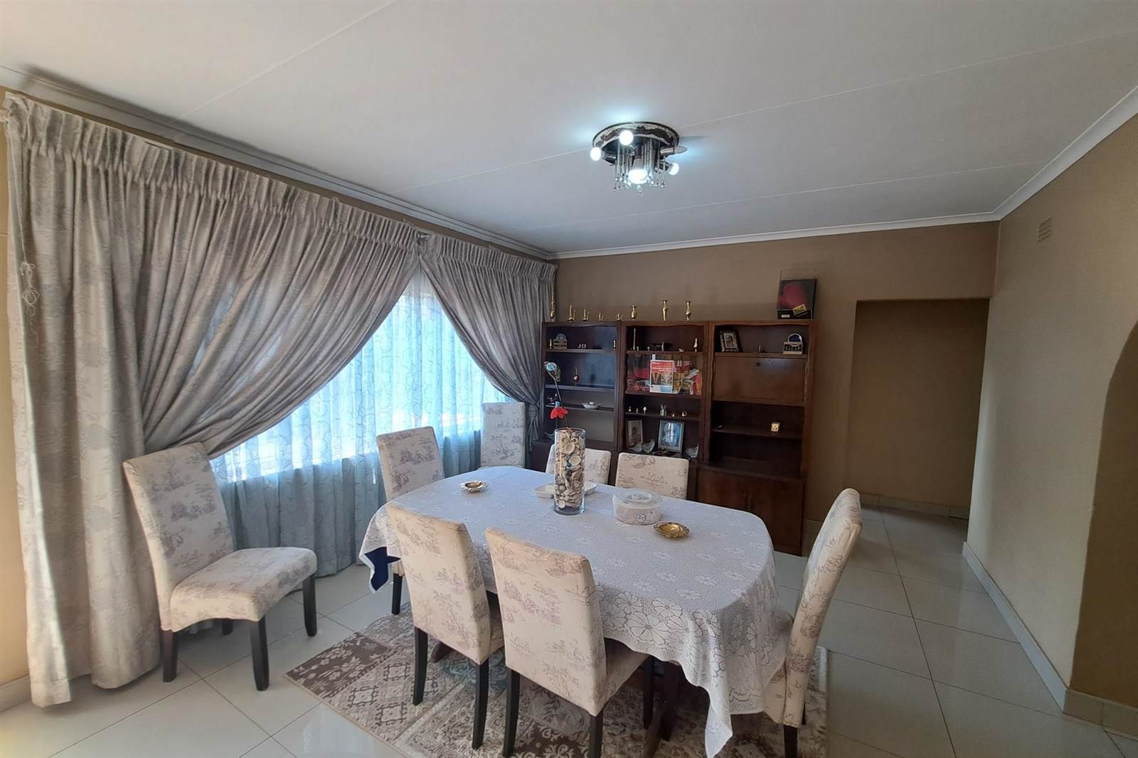 5 Bed House in Lenasia South photo number 16