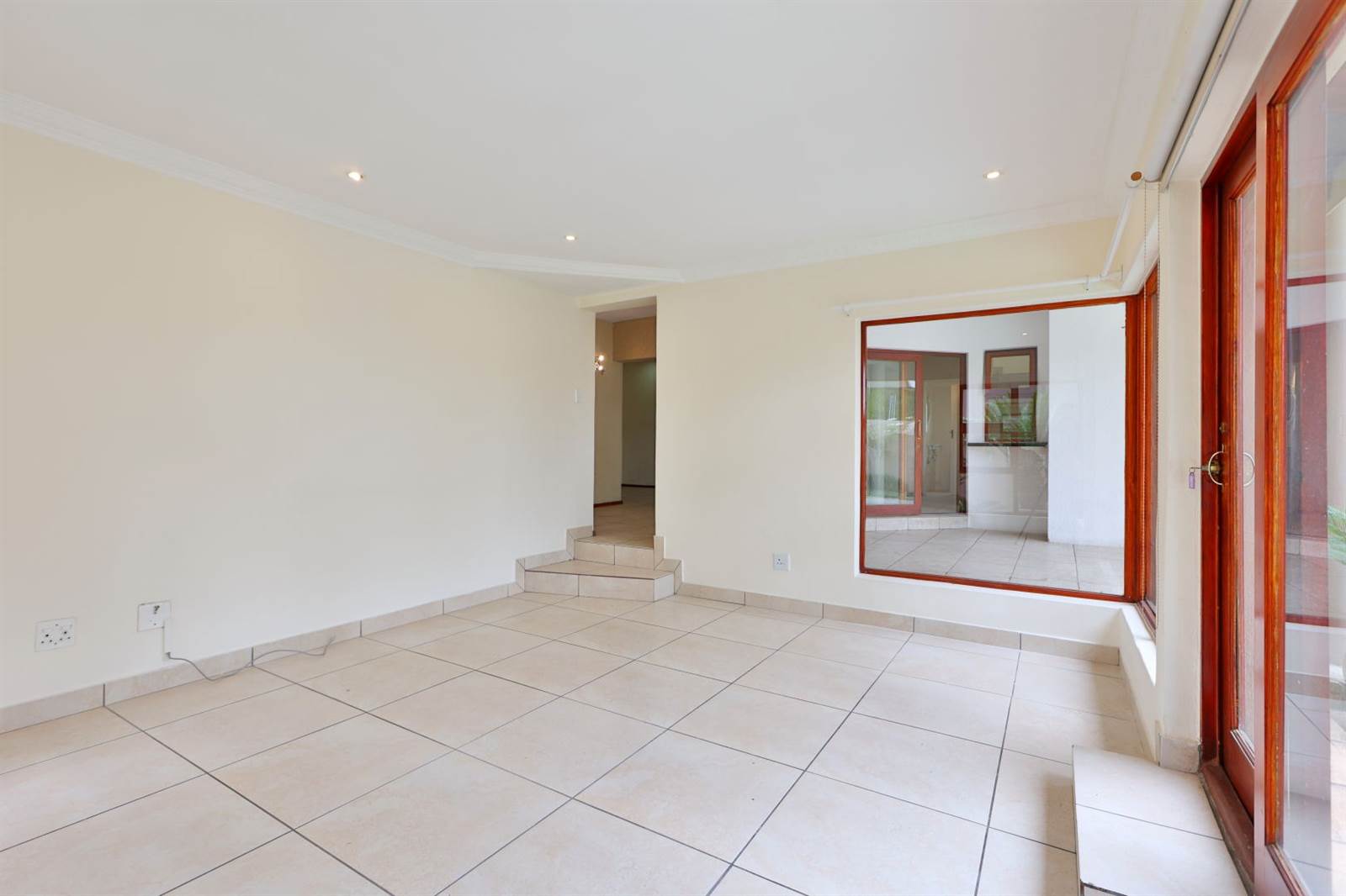 4 Bed Townhouse in Sunninghill photo number 5