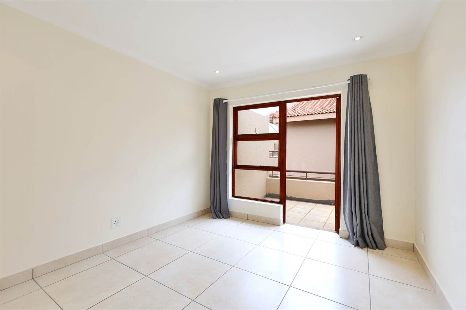 4 Bed Townhouse in Sunninghill photo number 15