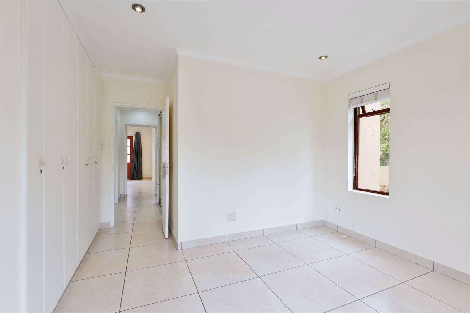4 Bed Townhouse in Sunninghill photo number 20