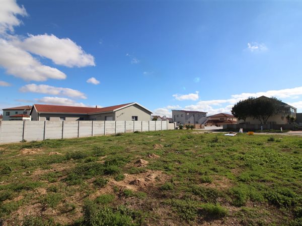 717 m² Land